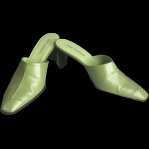 - Bene Trovato green leather heels mules…